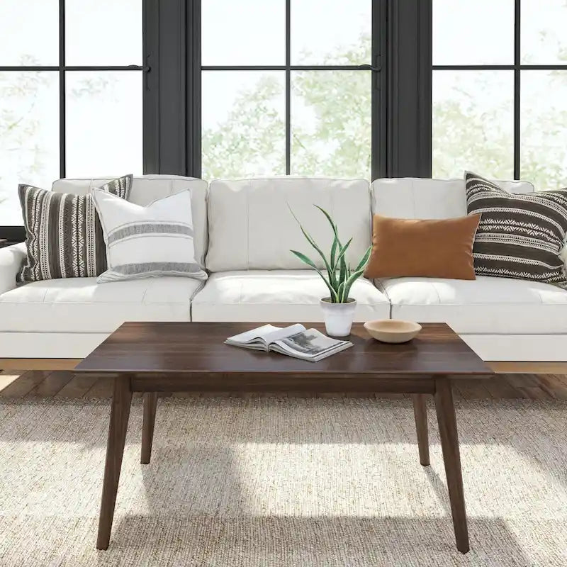 Mesa de centro rectangular moderna de mediados de siglo con patas de pino - 40