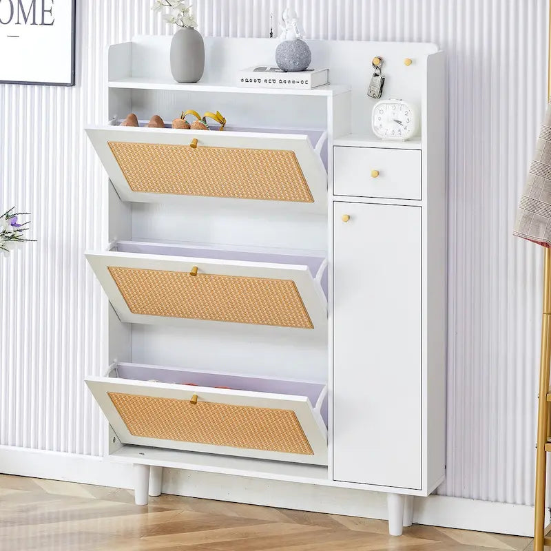 Nowoczesna minimalistyczna szafka na buty z rattanowym frontem i siedziskiem, mały mebel do domu, odpowiedni do korytarzy i salonów