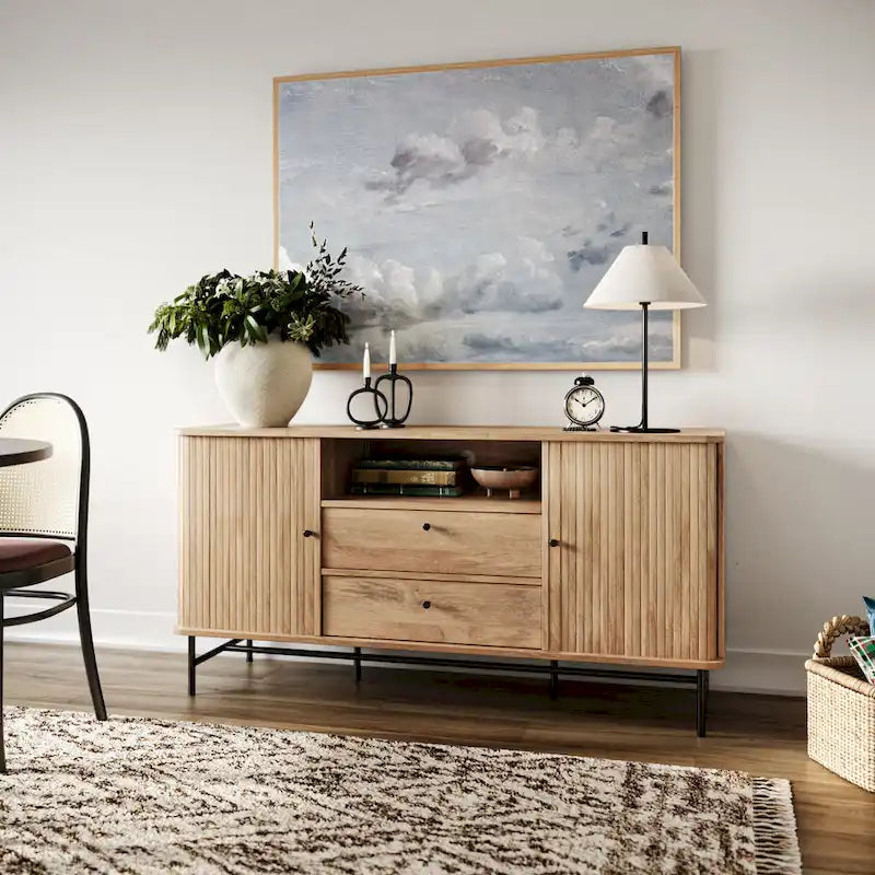 Geschwungenes Sideboard-Buffet mit Schiebetüren im Lamellenstil